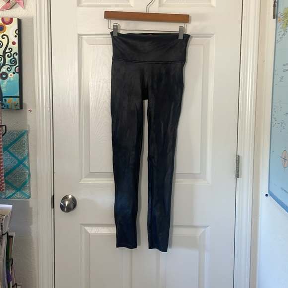 SPANX Faux Leather Leggings Tummy Control Contoured Power Waistband Stomach - Picture 5 of 9
